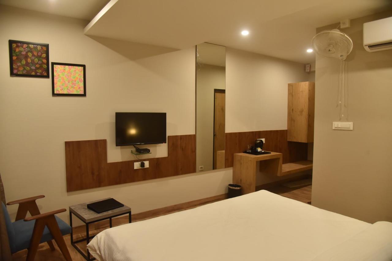 The Oaks Comforts Hubli Exterior photo