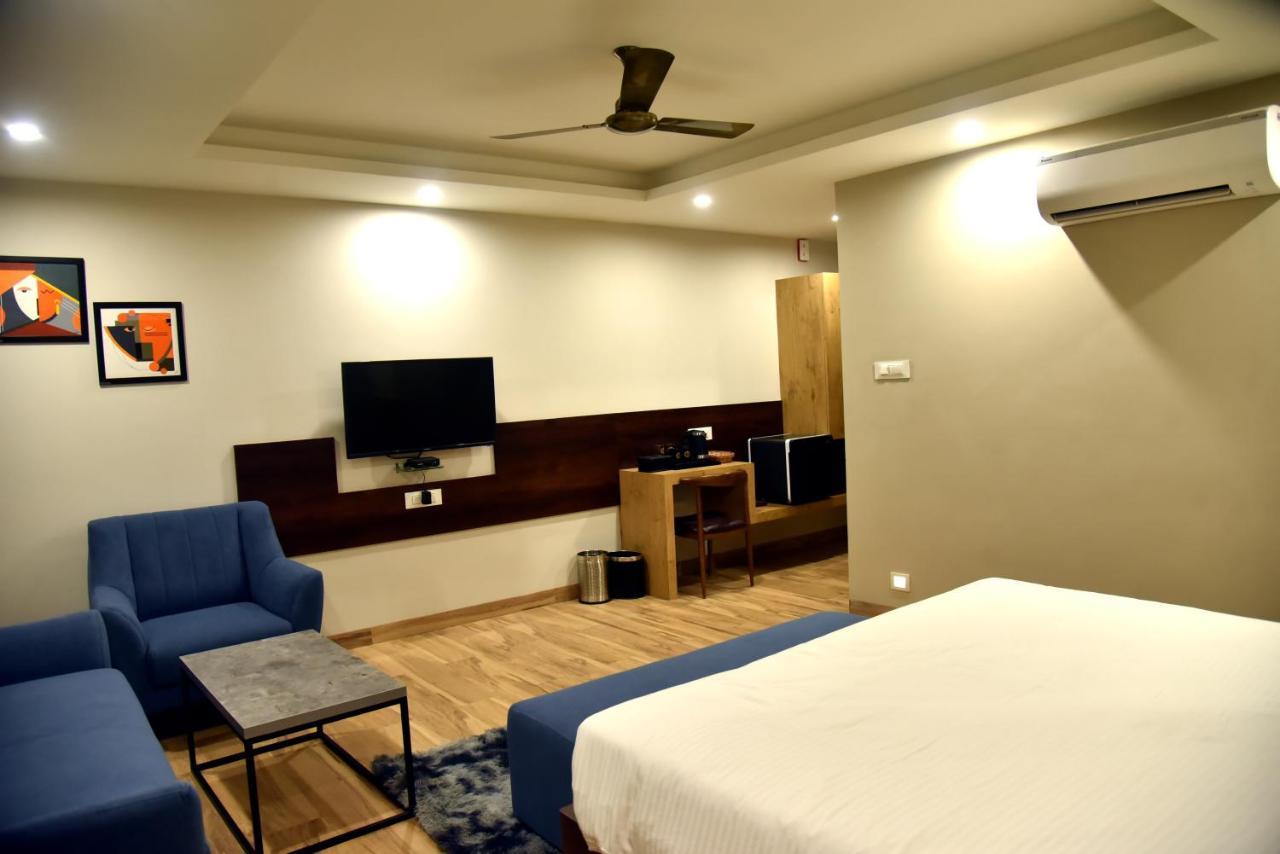 The Oaks Comforts Hubli Exterior photo